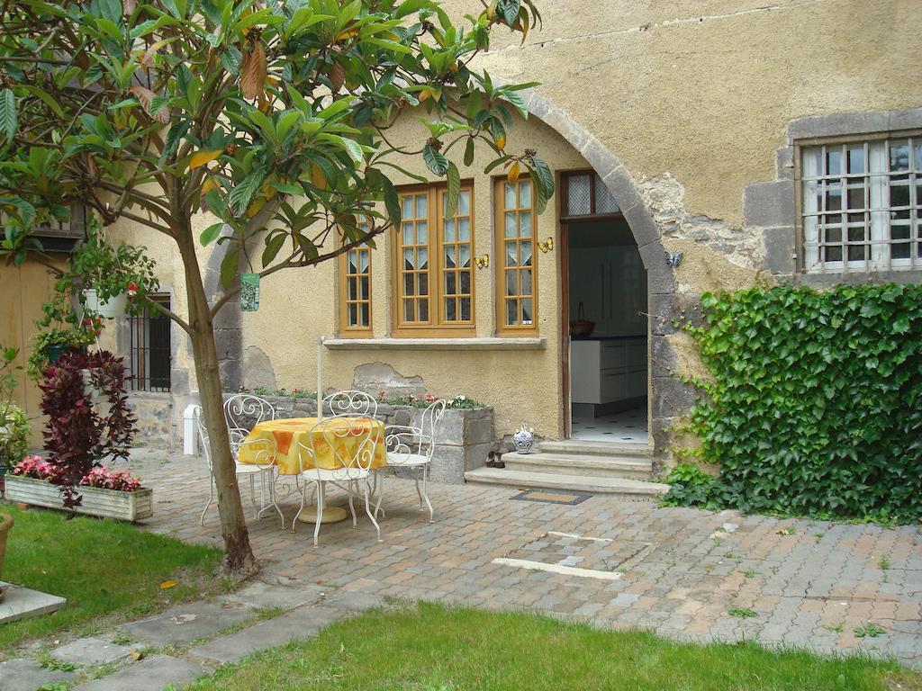 Chateau De Bourrassol Bed and Breakfast Menetrol Buitenkant foto