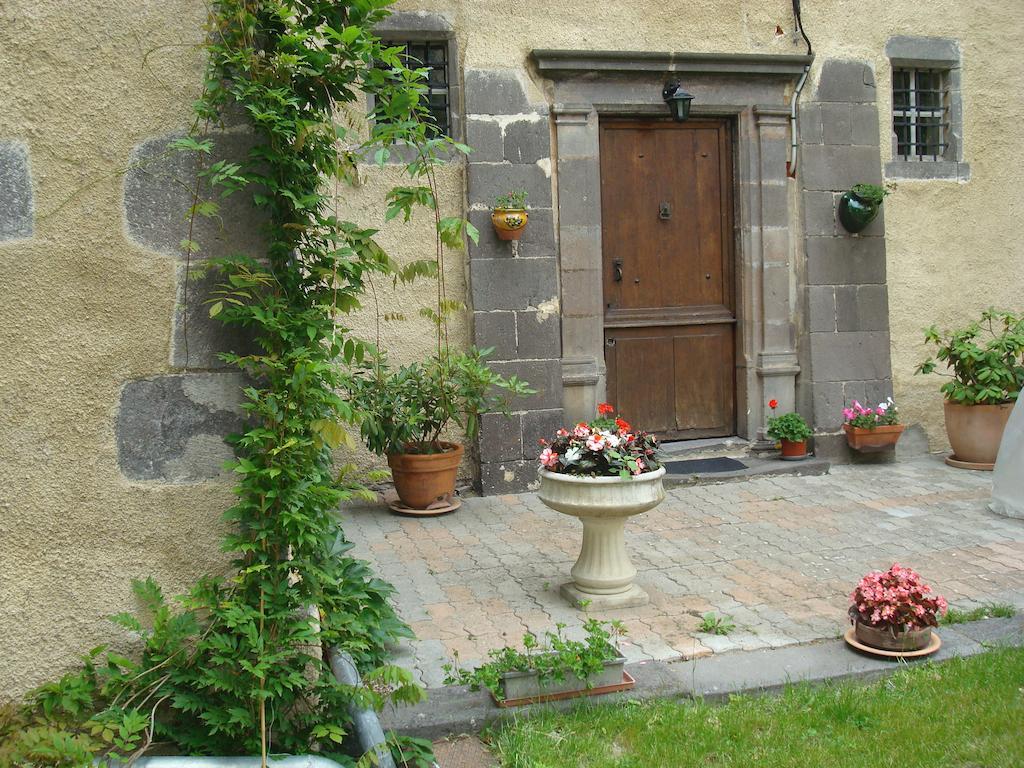Chateau De Bourrassol Bed and Breakfast Menetrol Buitenkant foto