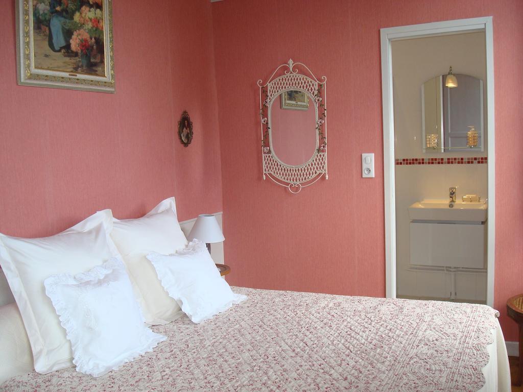 Chateau De Bourrassol Bed and Breakfast Menetrol Kamer foto