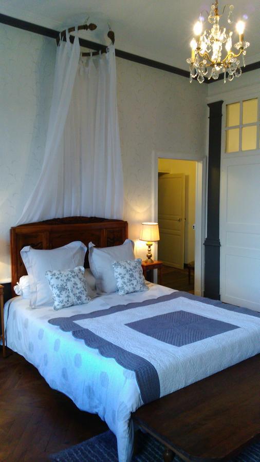Chateau De Bourrassol Bed and Breakfast Menetrol Buitenkant foto