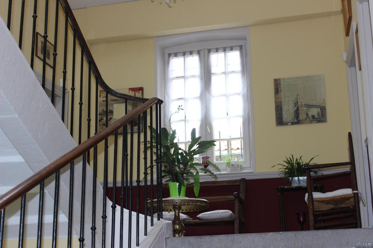 Chateau De Bourrassol Bed and Breakfast Menetrol Buitenkant foto